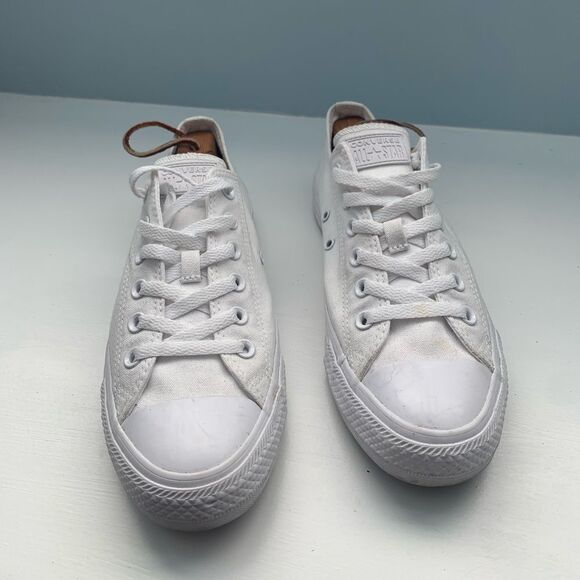 Converse Chuck Taylor’s - Picture 2 of 6